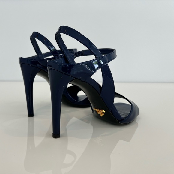 PRADA BLUE PATENT LEATHER SANDALS SIZE IT 37.5 / US 7.5 - Picture 6 of 17